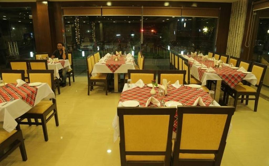 Hotel Shiv Vilas Bhopal Bagian luar foto